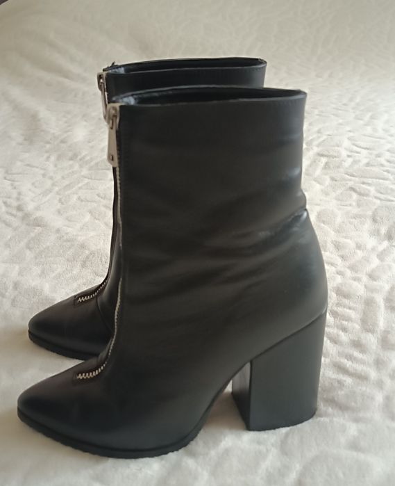 Жіночі чоботи чорного кольору