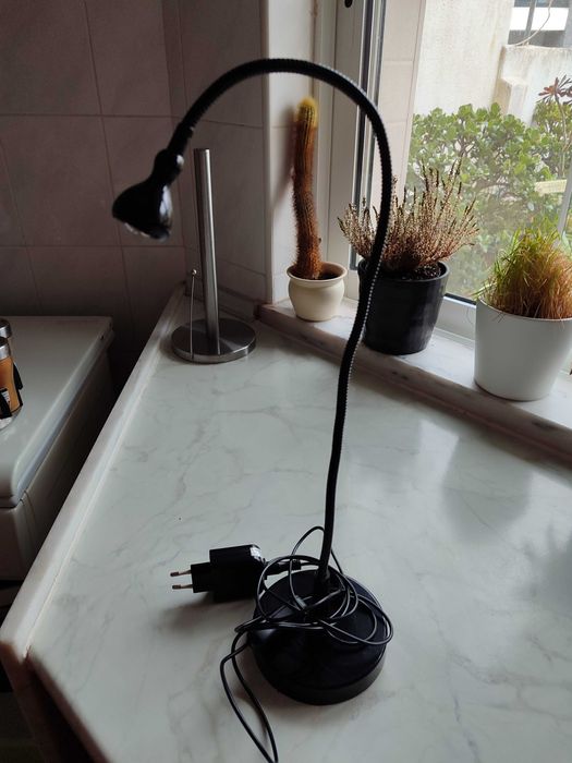 Candeeiro de mesa flexível