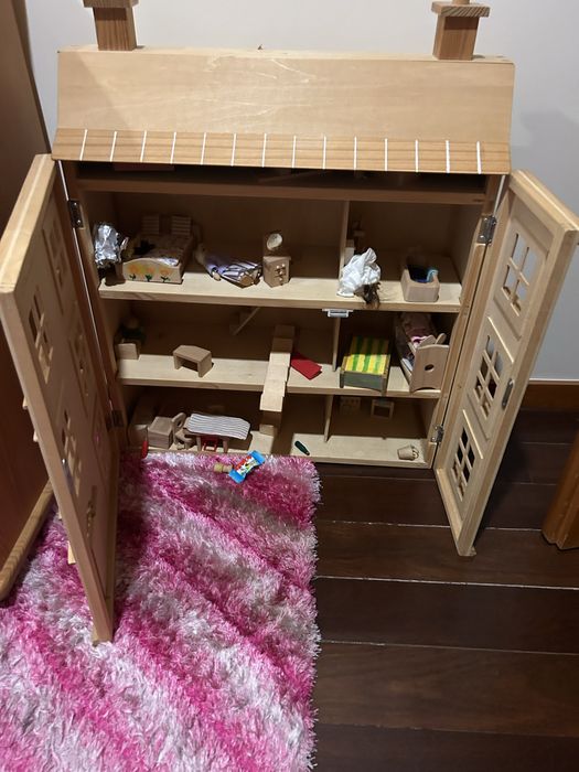 Casinha de brincar completa em estado novo