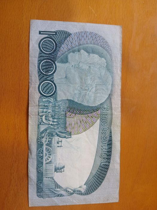 Nota de 5000 escudos e de 1000 escudos