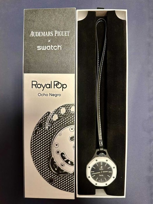 Kultowy Royal Pop Swatch x AP Ocho Negro SSX03W101N– monochromat, Nivachron, 90h mocy