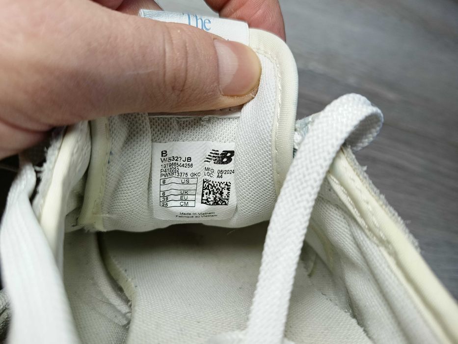 New Balance 327.       .