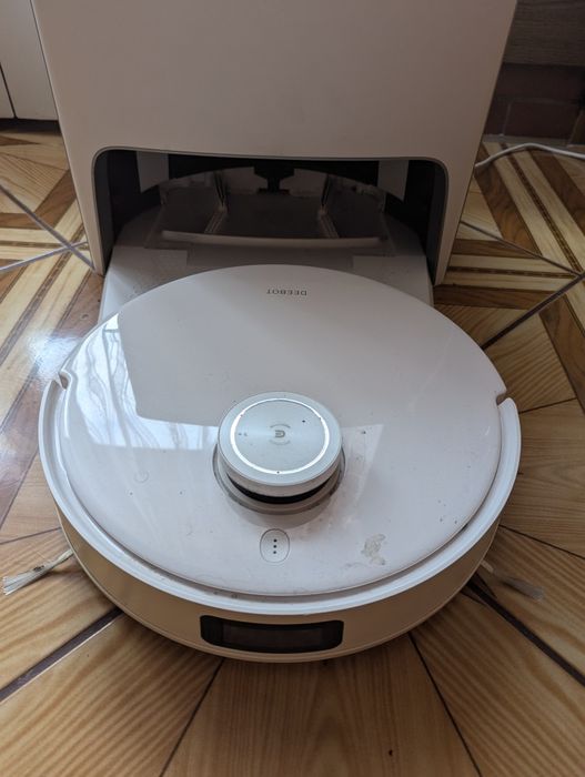 Robot sprzątający odkurzający/ myjący Ecovacs Deebot T10 Turbo Biały D