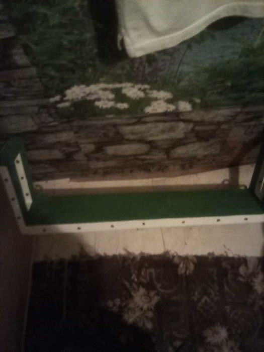 Самодельная деревянная полка