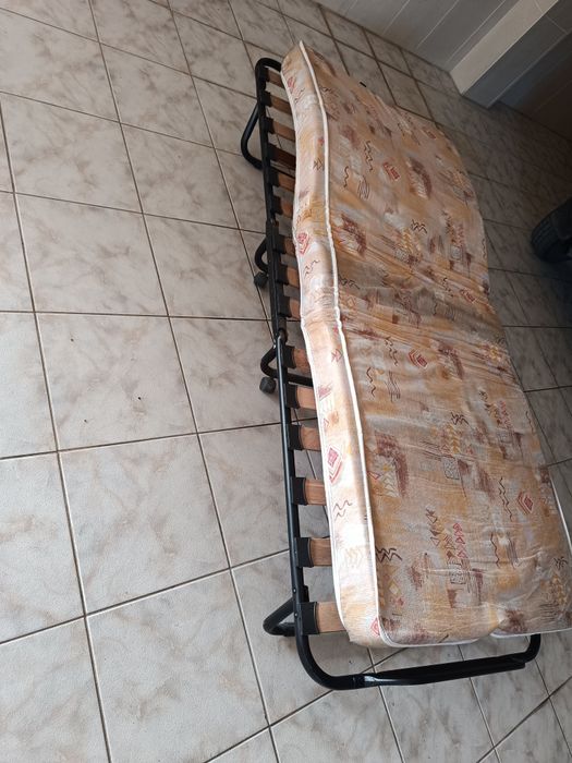 Cama dobrável de solteiro