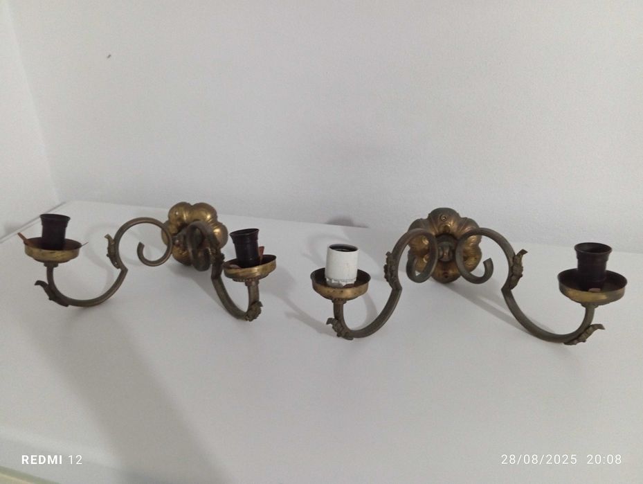 Candeeiro de parede clássico em metal