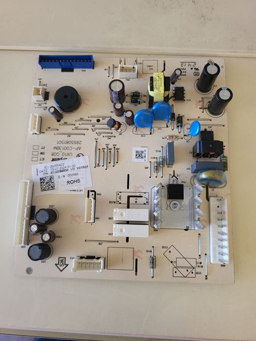 Moduł  glowny do  lodówki  beko 6132398500