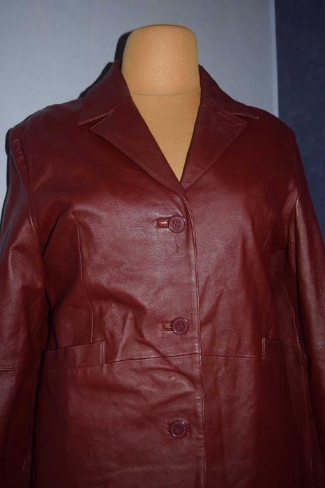 Modern Piękny płaszcz skórzany burgundowy_44