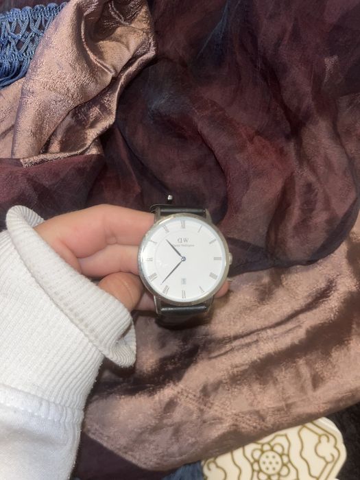 Relógio Daniel Wellington de cabedal e prata