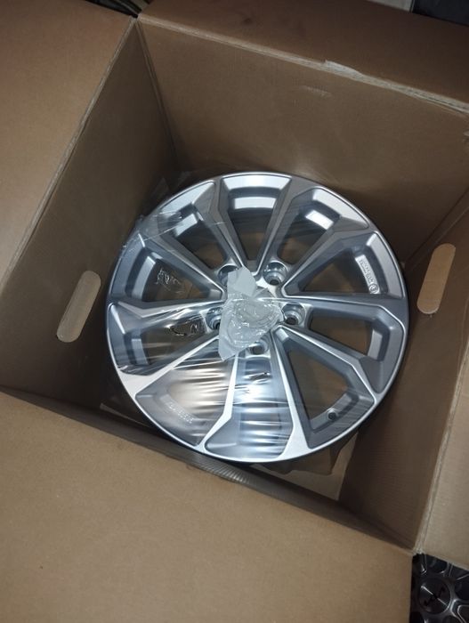 5 felg  aluminiowych  Kia xceed  nowe 16 cali