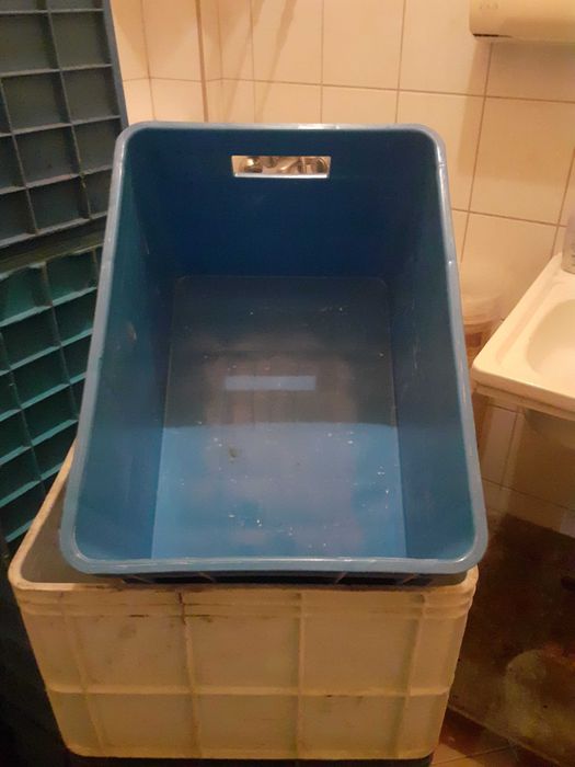 Sprzedam pojemniki plastikowe