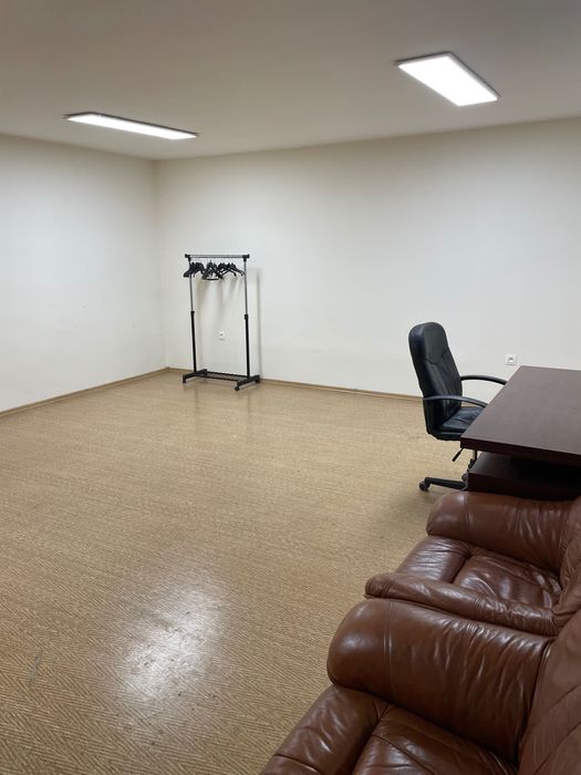 magazyn , gabinety , warsztat z biurem