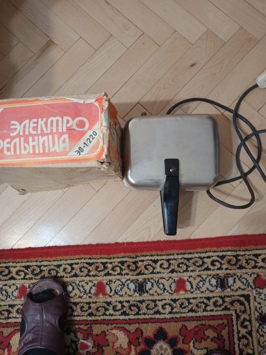 Продам електровафельницю часів  СРСР