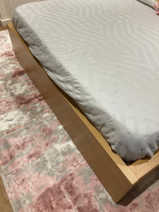 Cama casal 160x200, 4 gavetoes de arrumacao e estrado