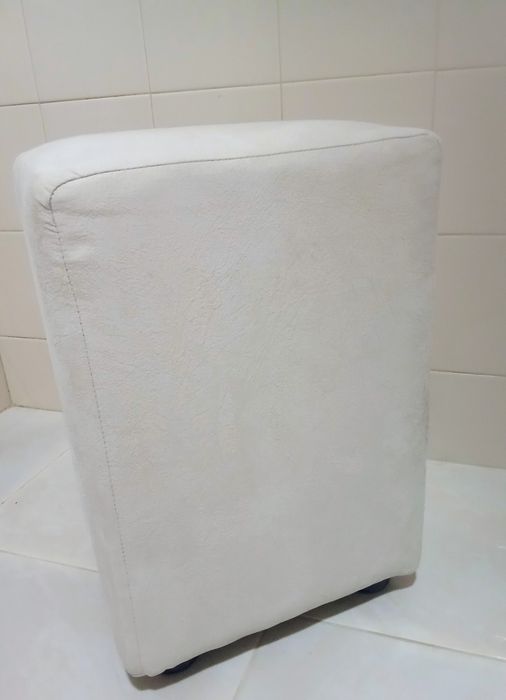 Banco/ puff bege sofá