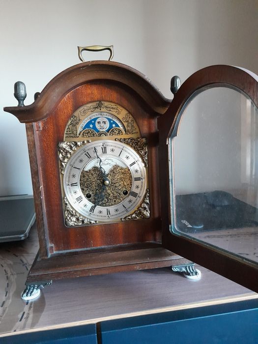 Zegar kominkowy z fazami księżyca