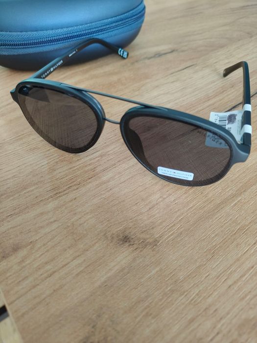 Okulary przeciwsłoneczne Tommy Hilfiger