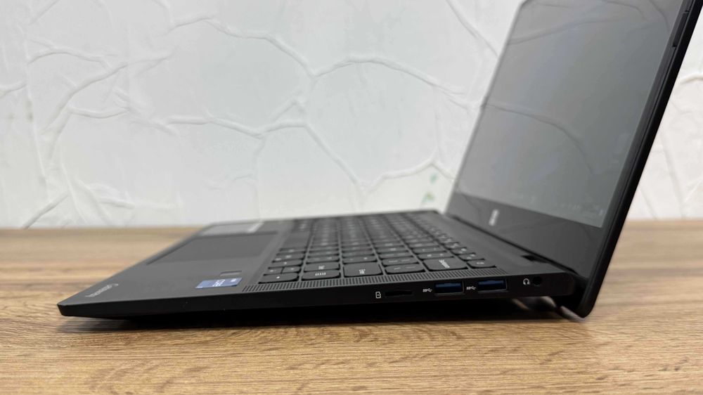 ТОП! ноутбук 10 ядер Intel Core i7-1255U / RAM 8 ГБ / SSD 512 GB