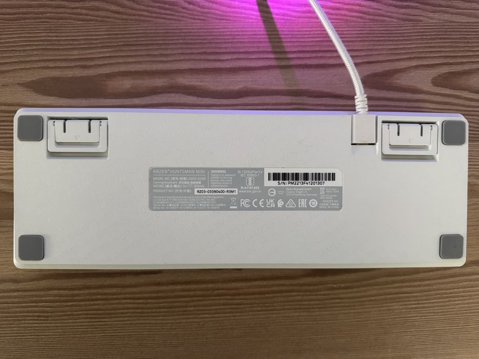 Teclado Razer Huntsman Mini Mercury White (US Layout, Red Switch) + Rato Razer Viper V2 Pro White