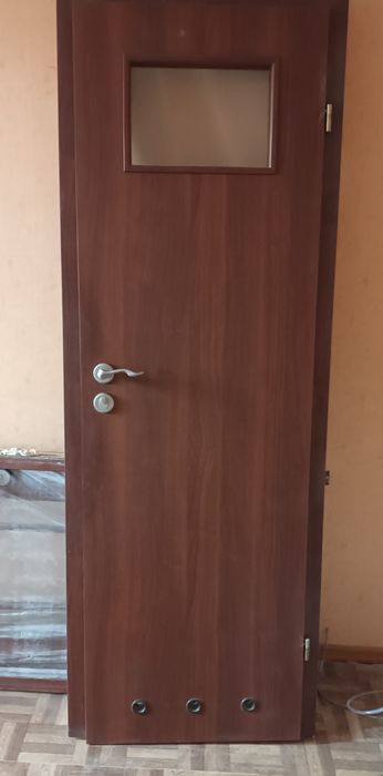 Двери в комнату, в зал, в ванную, в туалет