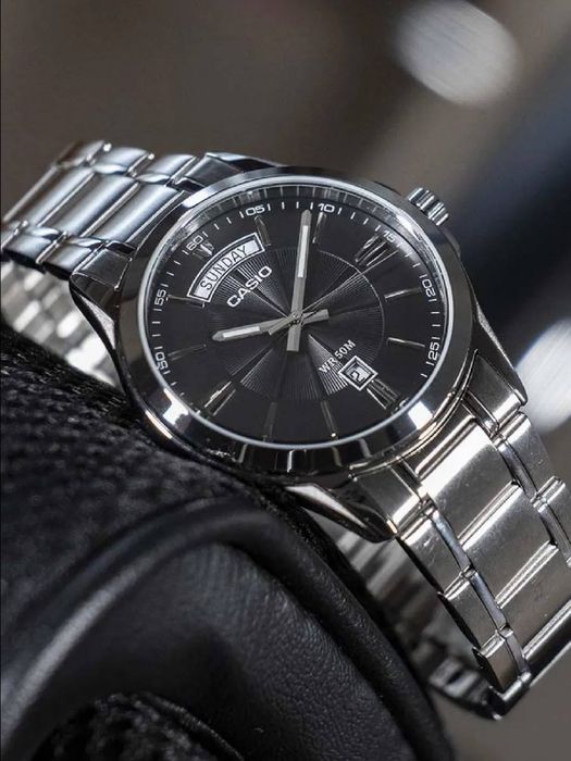Годинник Casio MTP-1381D-1AVDF з чорним циферблатом