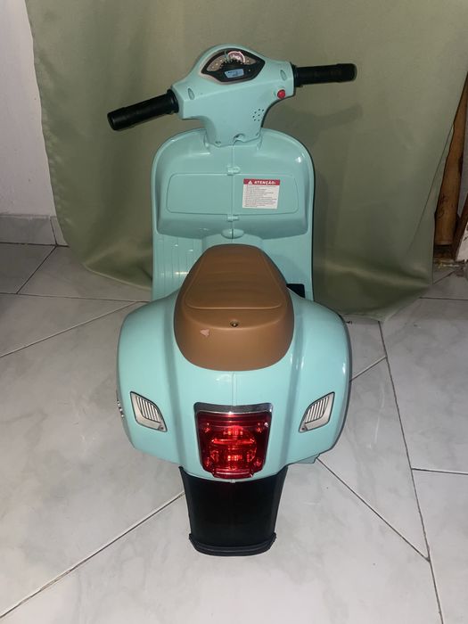 Vespa nova de crianca