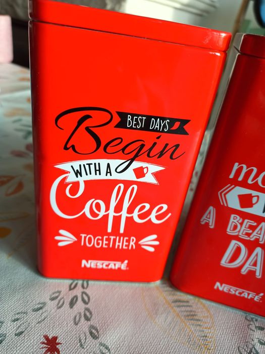 Conjunto de latas Nescafé