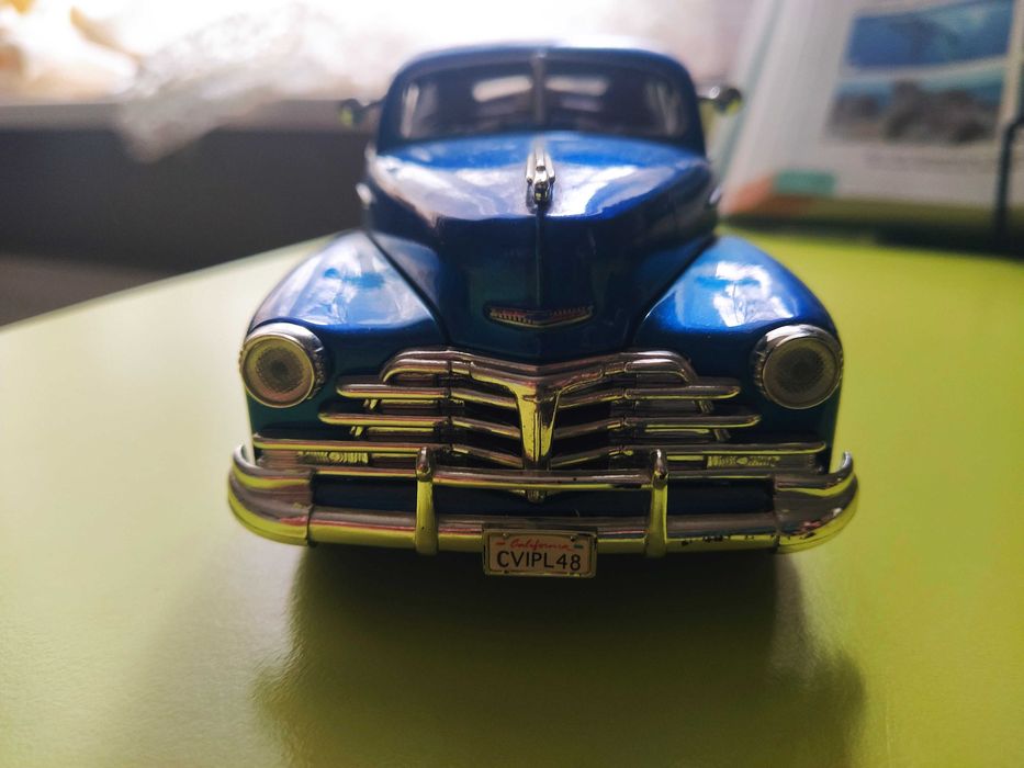 Модель автомобіля MotorMax Chevrolet Aerosedan 1/24