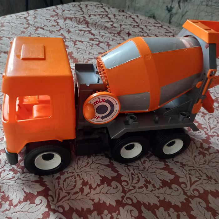 Детская машинка бетономешалка б. у.