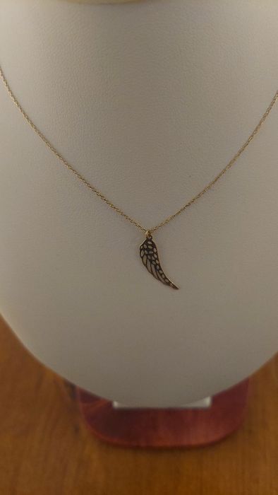 Celebrytka agrafka spinacze skrzydełko czarna krawatka