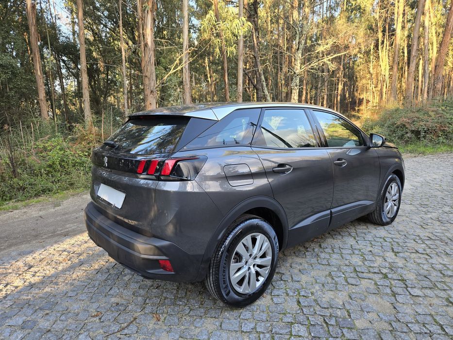 Nacional com 15mil km. Luxo e conforto num carro1 em estado impecável