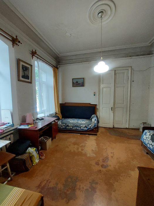 Продам житлове приміщення в Центрі під комерцію