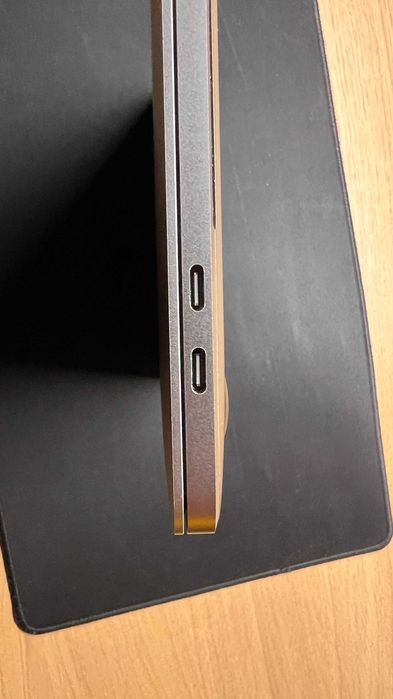MacBook Pro 13” 2019 i5 2.4GHz 16GB 256GB Space Gray | komplet