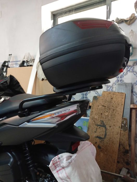 vendo um top  case com suporte para  SYM JET X 14 125  e  com ou sem ABS