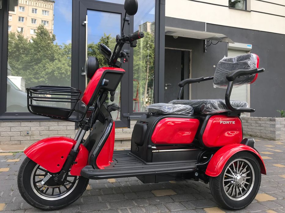 Електроскутер трьохколісний