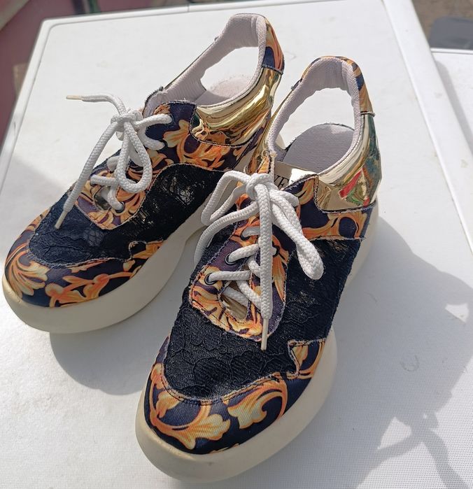 VERSACE Жіночі кросовки 39 кросівки босоніжки сетка