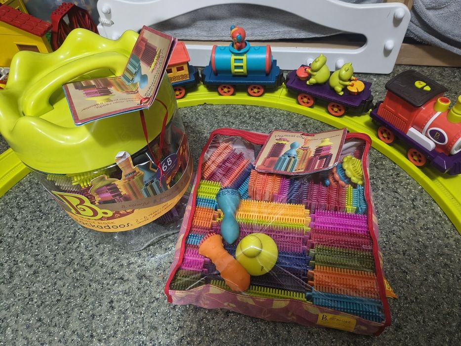 Розпродаж колекції іграшок баттат