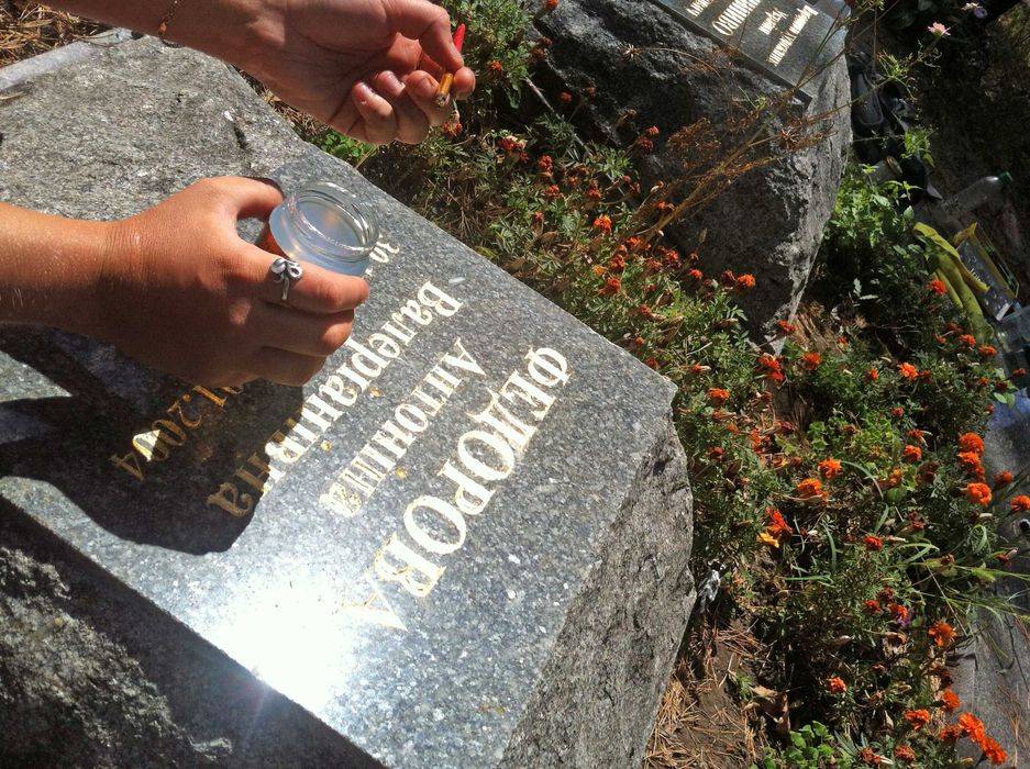 Дописать/Додати/ на пам'ятник, граніт текст, дати/Гравіровка/Берковці.