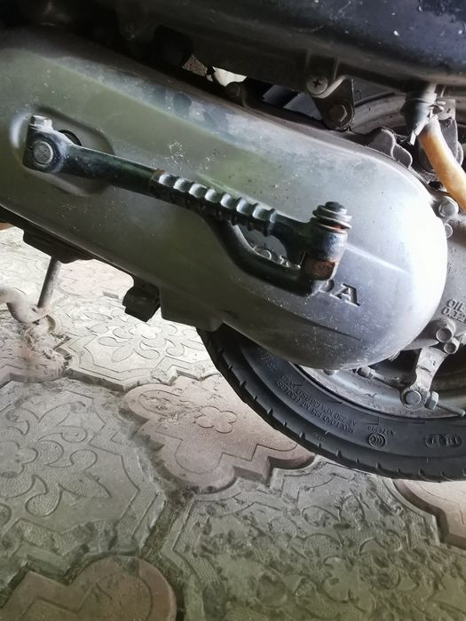 Скутер Honda Lead SCV100