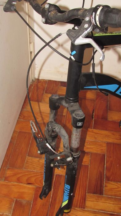 Quadro + suspensão frente + pedal lado direito + guiador com travagem