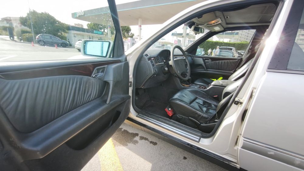 Mercedes Benz E230