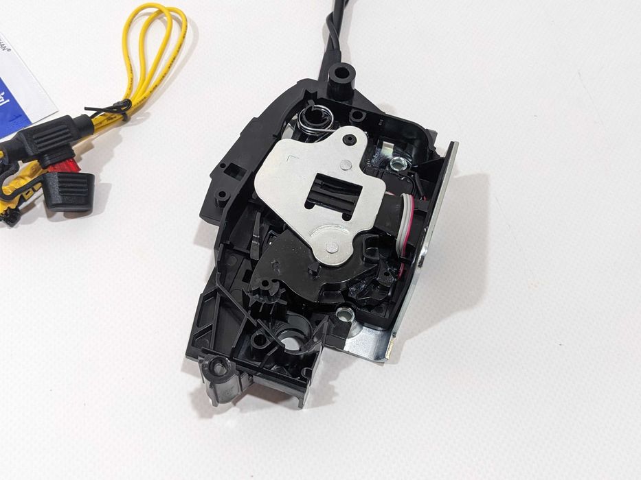 Volvo S60 S80 V60 XC60 XC90 V90 S90 V40 Вольво Доводчики дверей дверей