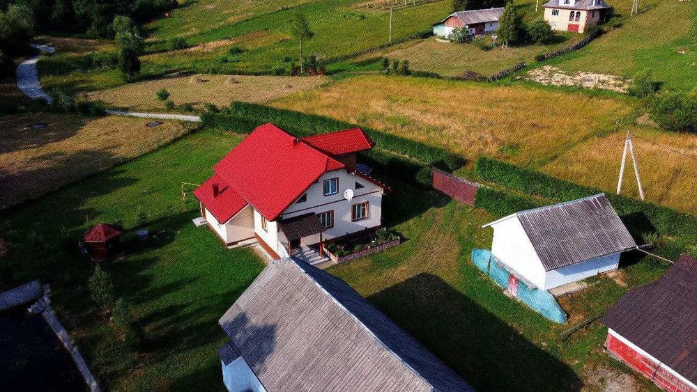 Продається будинок з ділянкою і меблями