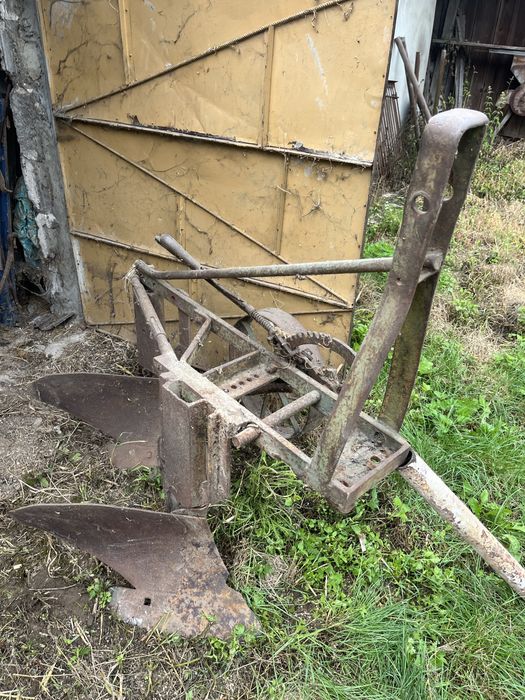 Pług zabytkowy do ciągnika