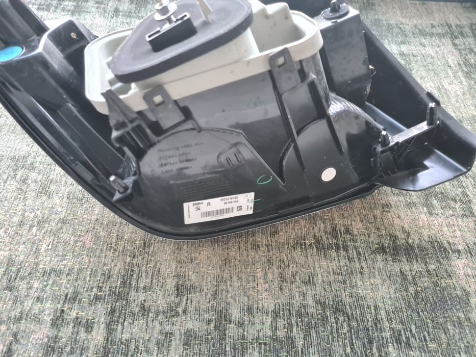 Farolim direito peugeot 208