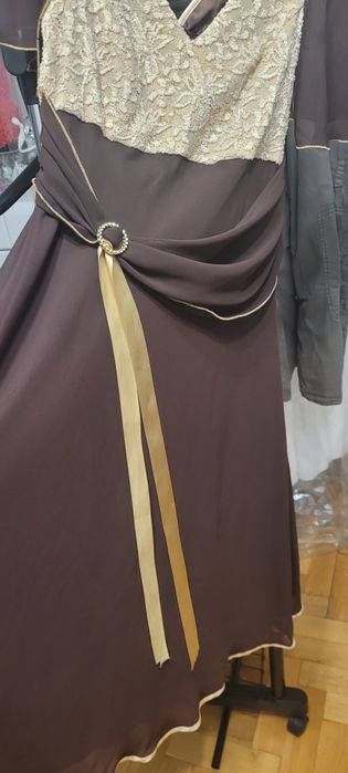 Sukienka elegancka. Polecam.
