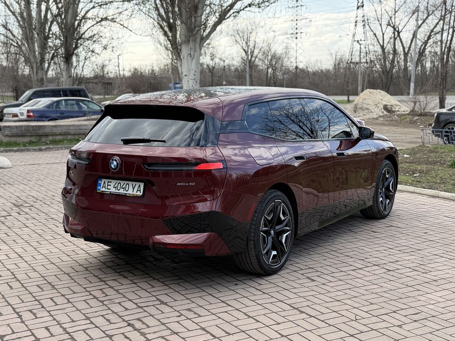 BMW iX XDrive50 2022 рік