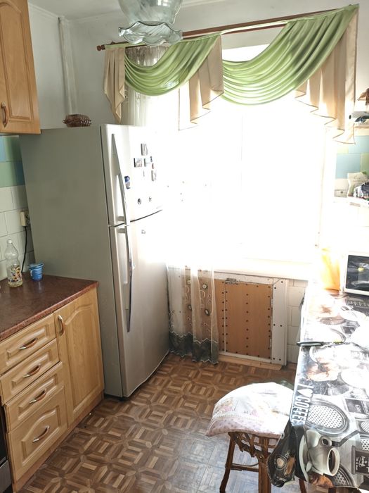 Продам 2-х кімнатну квартиру по вул. Краснова