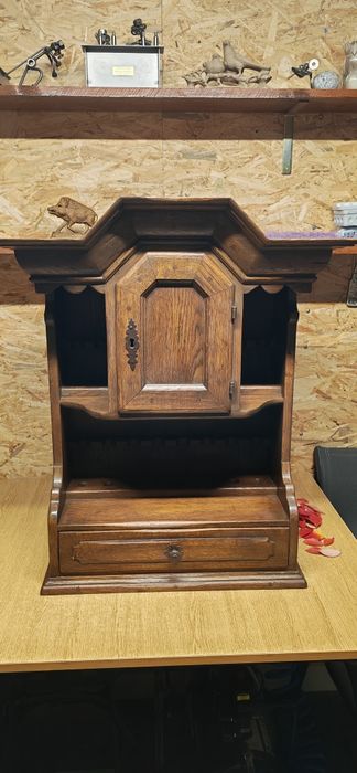 Przedwojenna debowa szafka na fajki