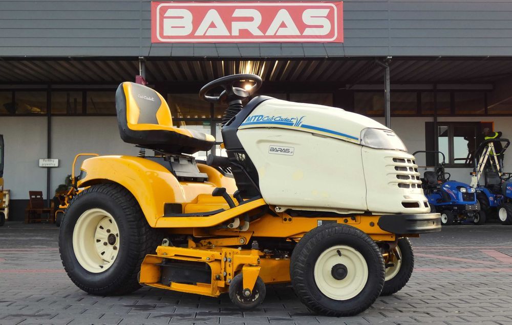 Traktorek kosiarka Cub Cadet 3205 Kawasaki 2 Cylindry (251101.4) Baras